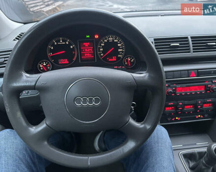 Сірий Ауді А4, об'ємом двигуна 2 л та пробігом 255 тис. км за 5900 $, фото 34 на Automoto.ua