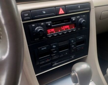 Сірий Ауді А4, об'ємом двигуна 2 л та пробігом 241 тис. км за 7000 $, фото 12 на Automoto.ua