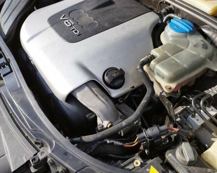 Сірий Ауді А4, об'ємом двигуна 2.5 л та пробігом 417 тис. км за 6000 $, фото 12 на Automoto.ua