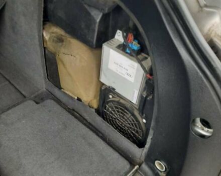 Сірий Ауді А4, об'ємом двигуна 2 л та пробігом 320 тис. км за 3500 $, фото 7 на Automoto.ua