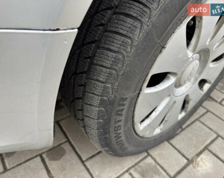 Серый Ауди А4, объемом двигателя 2.5 л и пробегом 296 тыс. км за 5300 $, фото 4 на Automoto.ua