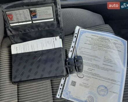 Сірий Ауді А4, об'ємом двигуна 2 л та пробігом 265 тис. км за 6400 $, фото 32 на Automoto.ua