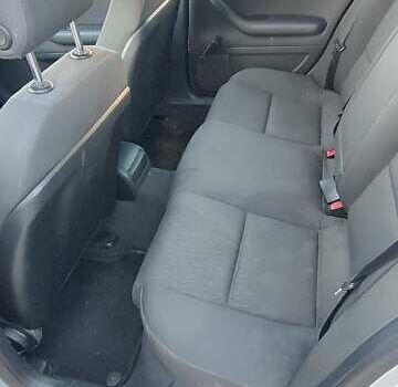 Сірий Ауді А4, об'ємом двигуна 2 л та пробігом 358 тис. км за 4500 $, фото 6 на Automoto.ua