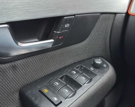 Серый Ауди А4, объемом двигателя 2 л и пробегом 300 тыс. км за 7500 $, фото 6 на Automoto.ua