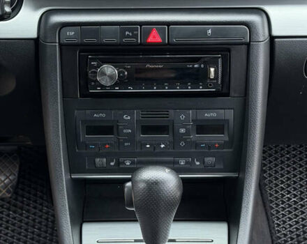 Сірий Ауді А4, об'ємом двигуна 2 л та пробігом 280 тис. км за 7399 $, фото 15 на Automoto.ua