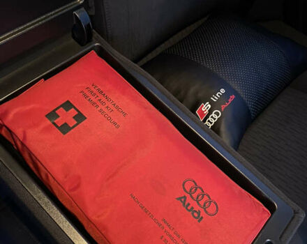 Серый Ауди А4, объемом двигателя 2.7 л и пробегом 258 тыс. км за 7500 $, фото 3 на Automoto.ua