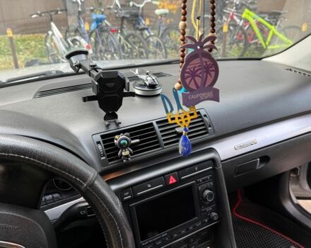 Серый Ауди А4, объемом двигателя 2 л и пробегом 300 тыс. км за 7500 $, фото 6 на Automoto.ua
