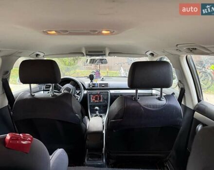 Сірий Ауді А4, об'ємом двигуна 2 л та пробігом 300 тис. км за 7500 $, фото 7 на Automoto.ua
