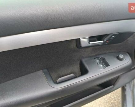 Сірий Ауді А4, об'ємом двигуна 2 л та пробігом 357 тис. км за 6999 $, фото 9 на Automoto.ua