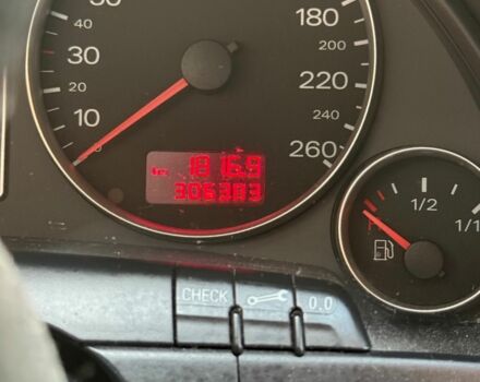 Серый Ауди А4, объемом двигателя 2 л и пробегом 300 тыс. км за 7500 $, фото 7 на Automoto.ua