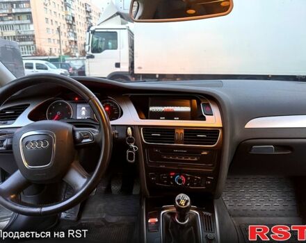 Сірий Ауді А4, об'ємом двигуна 2 л та пробігом 300 тис. км за 9400 $, фото 7 на Automoto.ua