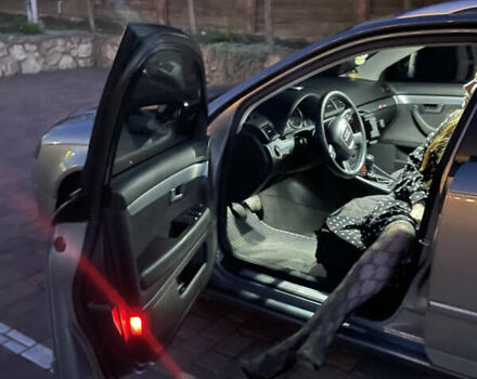 Сірий Ауді А4, об'ємом двигуна 2 л та пробігом 289 тис. км за 8050 $, фото 1 на Automoto.ua