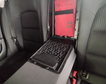 Серый Ауди А4, объемом двигателя 2 л и пробегом 258 тыс. км за 9000 $, фото 11 на Automoto.ua