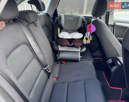 Сірий Ауді А4, об'ємом двигуна 1.8 л та пробігом 259 тис. км за 11300 $, фото 21 на Automoto.ua