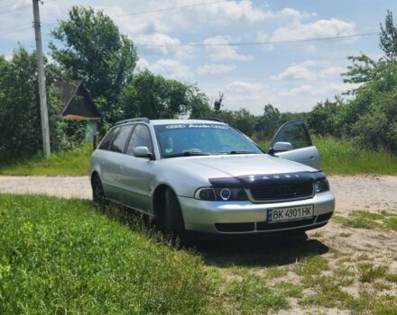 Сірий Ауді А4, об'ємом двигуна 1.8 л та пробігом 418 тис. км за 3360 $, фото 1 на Automoto.ua