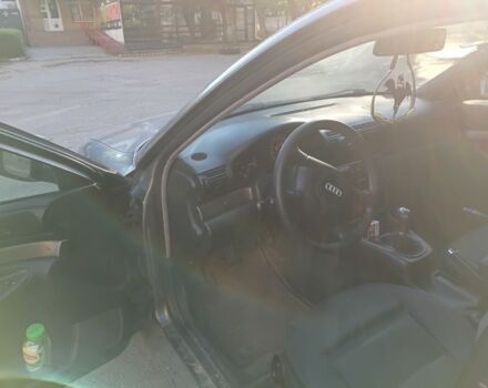 Серый Ауди А4, объемом двигателя 2 л и пробегом 350 тыс. км за 1700 $, фото 1 на Automoto.ua