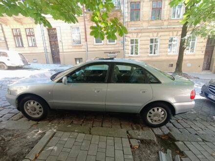 Серый Ауди А4, объемом двигателя 1.6 л и пробегом 280 тыс. км за 4000 $, фото 1 на Automoto.ua