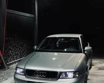 Сірий Ауді А4, об'ємом двигуна 1.6 л та пробігом 203 тис. км за 4000 $, фото 1 на Automoto.ua