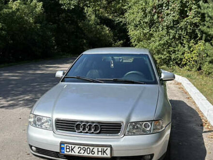 Ауди А4 1999 в Сарнах на Automoto.ua Серый Ауди А4, объемом двигателя 2.5 л и пробегом 300 тыс. км за 3300 $, фото 1 на Automoto.ua