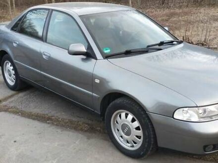 Ауди А4 2000 в Черновцах на Automoto.ua Серый Ауди А4, объемом двигателя 1.6 л и пробегом 260 тыс. км за 4500 $, фото 1 на Automoto.ua