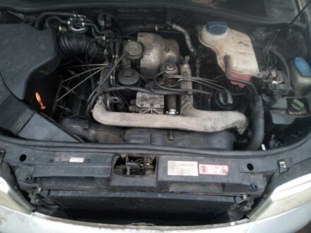 Сірий Ауді А4, об'ємом двигуна 2.5 л та пробігом 1000 тис. км за 1500 $, фото 1 на Automoto.ua