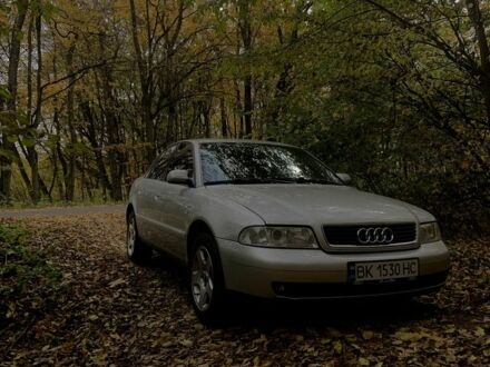 Ауді А4 2000 у Рівному на Automoto.ua Сірий Ауді А4, об'ємом двигуна 1.6 л та пробігом 243 тис. км за 4250 $, фото 1 на Automoto.ua