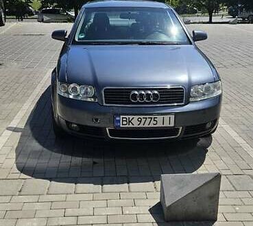 Серый Ауди А4, объемом двигателя 2 л и пробегом 247 тыс. км за 4000 $, фото 1 на Automoto.ua