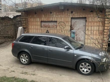 Сірий Ауді А4, об'ємом двигуна 2 л та пробігом 249 тис. км за 4700 $, фото 1 на Automoto.ua