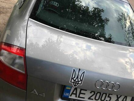 Ауди А4 2002 в Днепре (Днепропетровске) на Automoto.ua Серый Ауди А4, объемом двигателя 1.6 л и пробегом 35 тыс. км за 5250 $, фото 1 на Automoto.ua