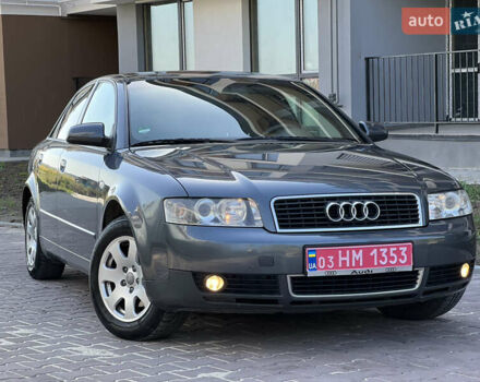 Сірий Ауді А4, об'ємом двигуна 2 л та пробігом 261 тис. км за 4650 $, фото 1 на Automoto.ua