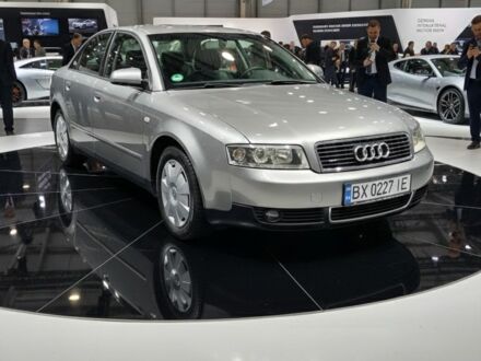 Сірий Ауді А4, об'ємом двигуна 1.6 л та пробігом 246 тис. км за 5000 $, фото 1 на Automoto.ua