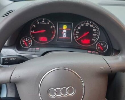 Сірий Ауді А4, об'ємом двигуна 1.8 л та пробігом 252 тис. км за 4000 $, фото 1 на Automoto.ua