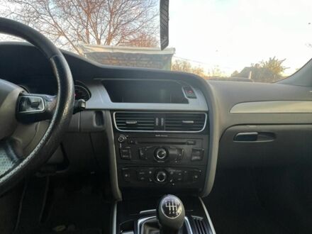 Серый Ауди А4, объемом двигателя 2 л и пробегом 226 тыс. км за 9000 $, фото 1 на Automoto.ua