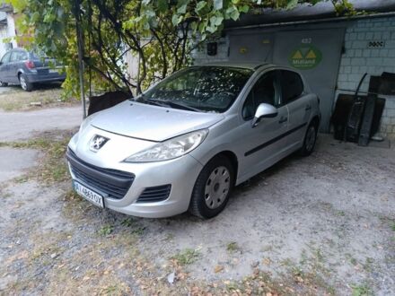 Сірий Ауді А4, об'ємом двигуна 1.8 л та пробігом 233 тис. км за 7600 $, фото 1 на Automoto.ua