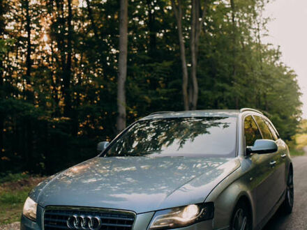Ауди А4 2011 в Ивано-Франковске на Automoto.ua Серый Ауди А4, объемом двигателя 2 л и пробегом 300 тыс. км за 9300 $, фото 1 на Automoto.ua