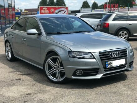 Сірий Ауді А4, об'ємом двигуна 2 л та пробігом 180 тис. км за 13750 $, фото 1 на Automoto.ua