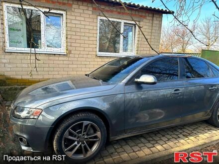 Ауди А4 2012 в Павлограде на Automoto.ua Серый Ауди А4, объемом двигателя 2 л и пробегом 390 тыс. км за 11500 $, фото 1 на Automoto.ua