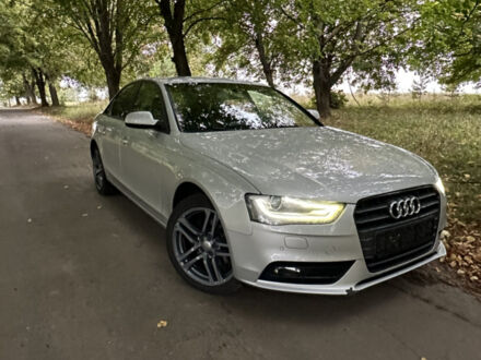 Сірий Ауді А4, об'ємом двигуна 1.97 л та пробігом 201 тис. км за 13500 $, фото 1 на Automoto.ua