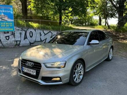 Ауди А4 2013 в Львове на Automoto.ua Серый Ауди А4, объемом двигателя 1.98 л и пробегом 181 тыс. км за 11300 $, фото 1 на Automoto.ua