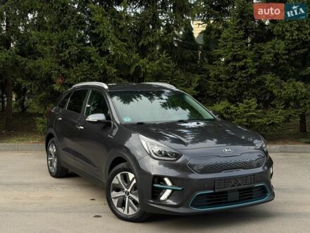 Сірий Ауді А4, об'ємом двигуна 2 л та пробігом 300 тис. км за 16739 $, фото 1 на Automoto.ua
