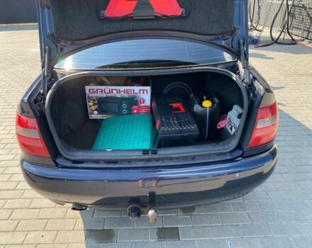 Синий Ауди А4, объемом двигателя 2 л и пробегом 288 тыс. км за 3450 $, фото 6 на Automoto.ua