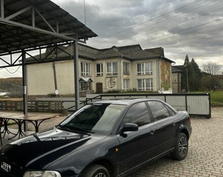 Синий Ауди А4, объемом двигателя 1.6 л и пробегом 300 тыс. км за 2650 $, фото 1 на Automoto.ua