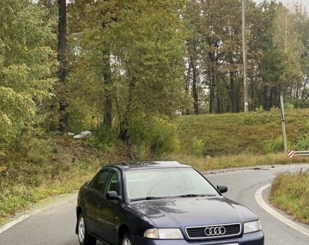 Синий Ауди А4, объемом двигателя 1.8 л и пробегом 300 тыс. км за 1350 $, фото 1 на Automoto.ua