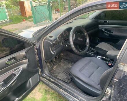 Синий Ауди А4, объемом двигателя 1.8 л и пробегом 367 тыс. км за 2400 $, фото 7 на Automoto.ua