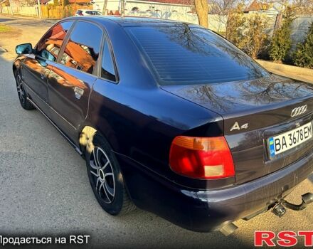 Синий Ауди А4, объемом двигателя 1.6 л и пробегом 280 тыс. км за 3300 $, фото 3 на Automoto.ua