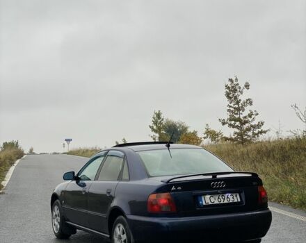 Синий Ауди А4, объемом двигателя 1.8 л и пробегом 300 тыс. км за 1350 $, фото 5 на Automoto.ua