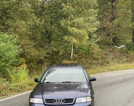 Синий Ауди А4, объемом двигателя 1.8 л и пробегом 300 тыс. км за 1350 $, фото 2 на Automoto.ua