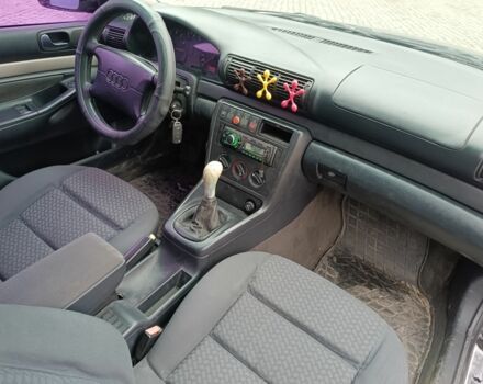 Синій Ауді А4, об'ємом двигуна 1.6 л та пробігом 350 тис. км за 2600 $, фото 6 на Automoto.ua