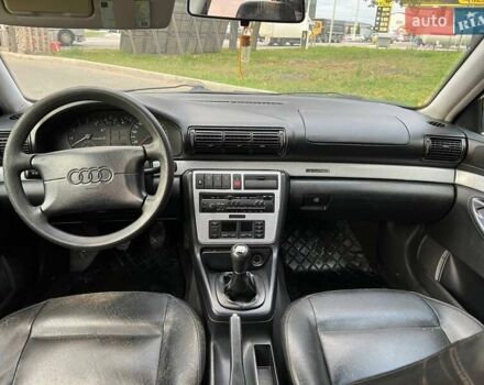 Синий Ауди А4, объемом двигателя 1.8 л и пробегом 300 тыс. км за 2750 $, фото 12 на Automoto.ua