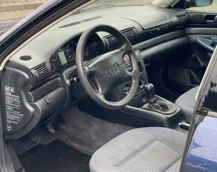 Синий Ауди А4, объемом двигателя 1.8 л и пробегом 300 тыс. км за 1350 $, фото 12 на Automoto.ua